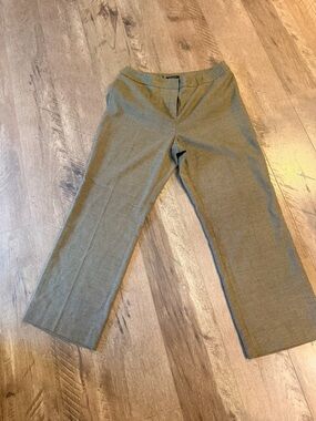 Classic Straight-Leg Dress Pants in Olive Green